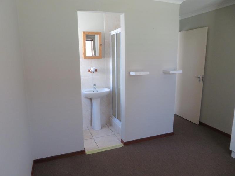 To Let 3 Bedroom Property for Rent in Eikenbosch Western Cape